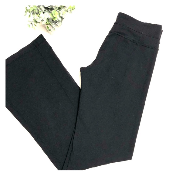 Plain black Lululemon groove pant